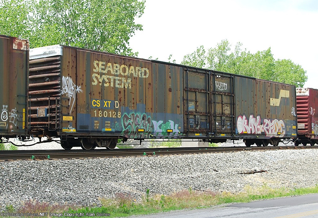 CSX Box Car 180128