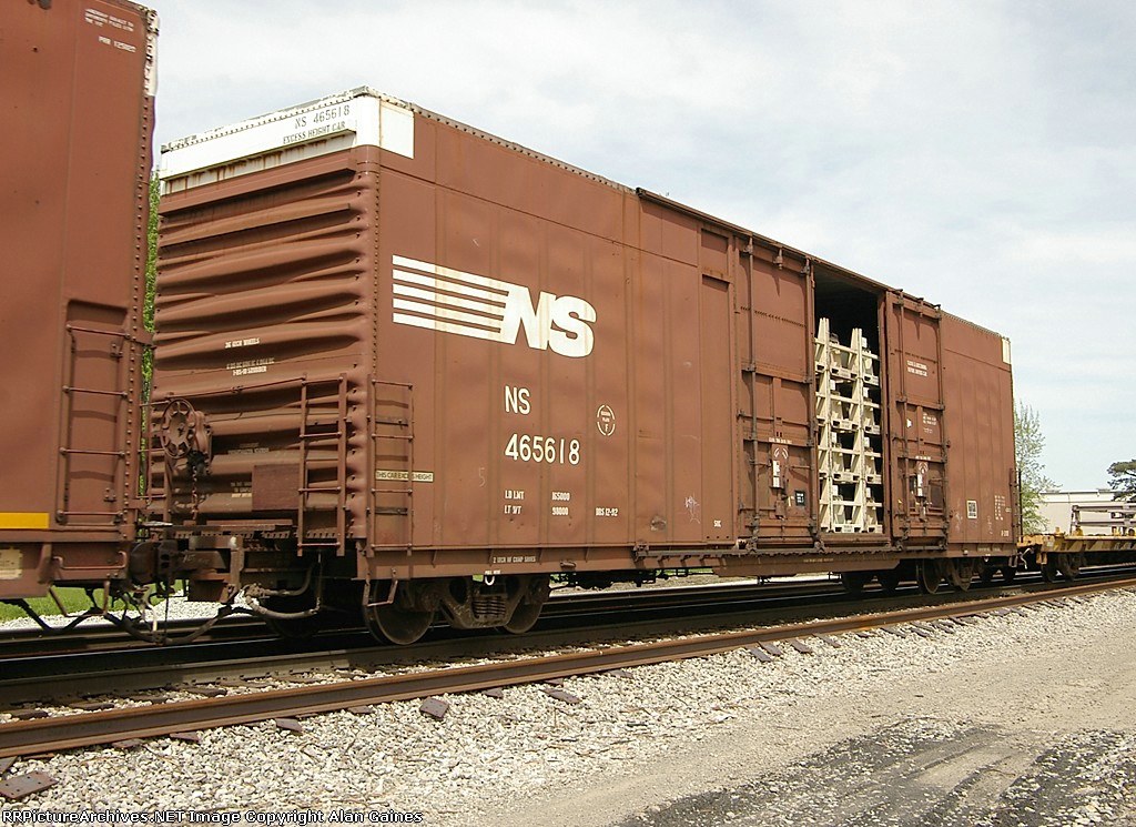 NS Box Car 465618