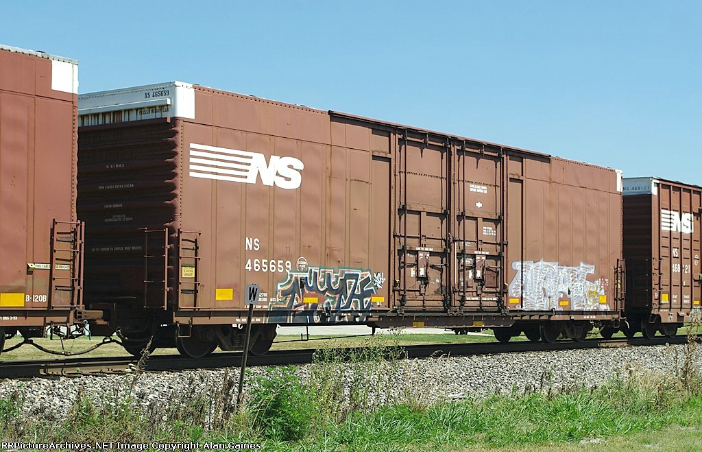 NS Box Car 465659