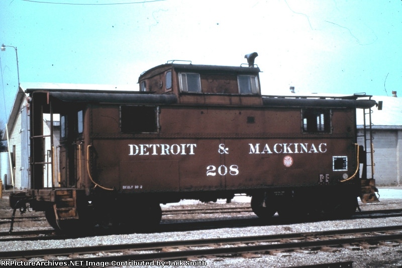 DM 208