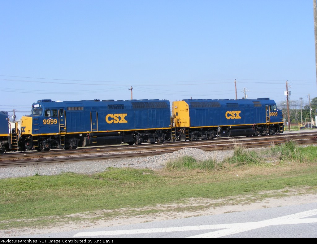 CSX 9999 & CSX 9993 sit in the Yard