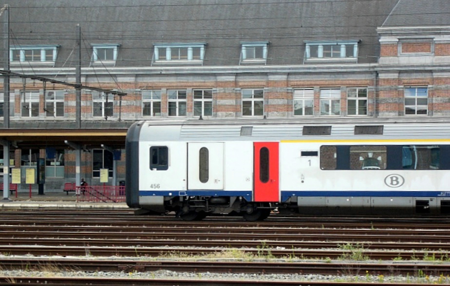 SNCB AM96 456 en Gare SNCB Tournai. Train Immobile. NMBS AM96 456 im ...