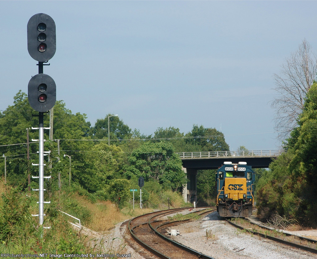 CSXT 8558 leads CSX-F704
