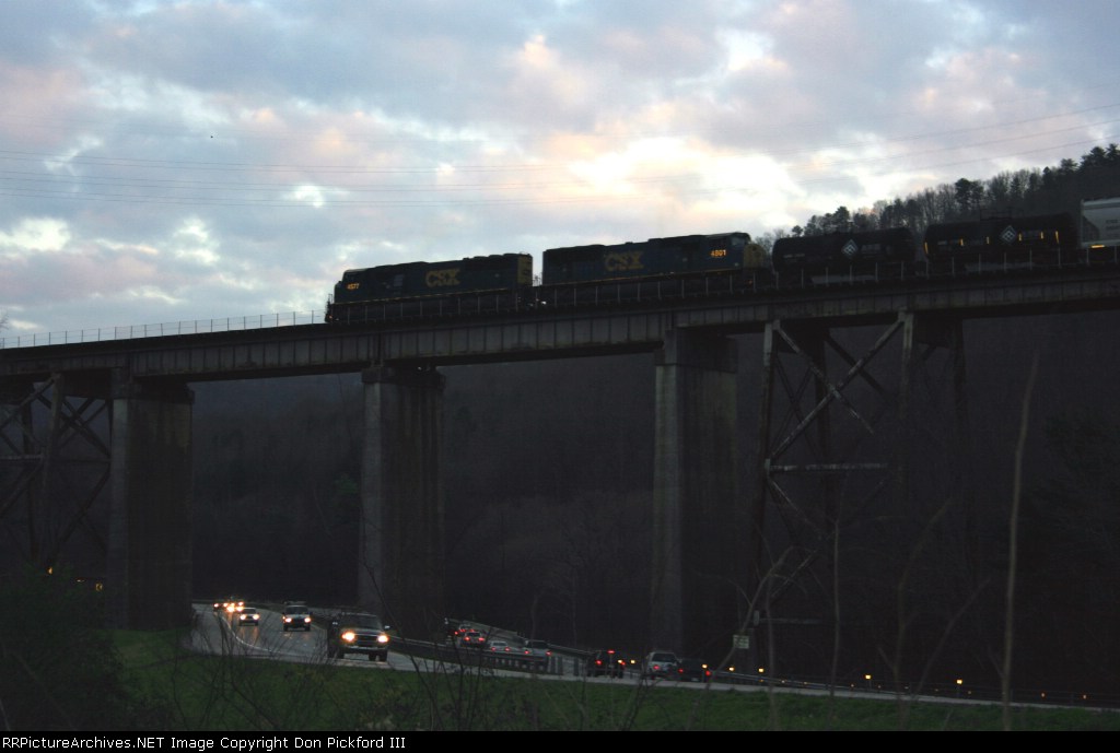 CSX 4577 ( SD70Mac) Crosses over I24 Headed down into Chattanooga