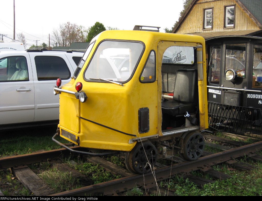 An unnumbered yellow speeder