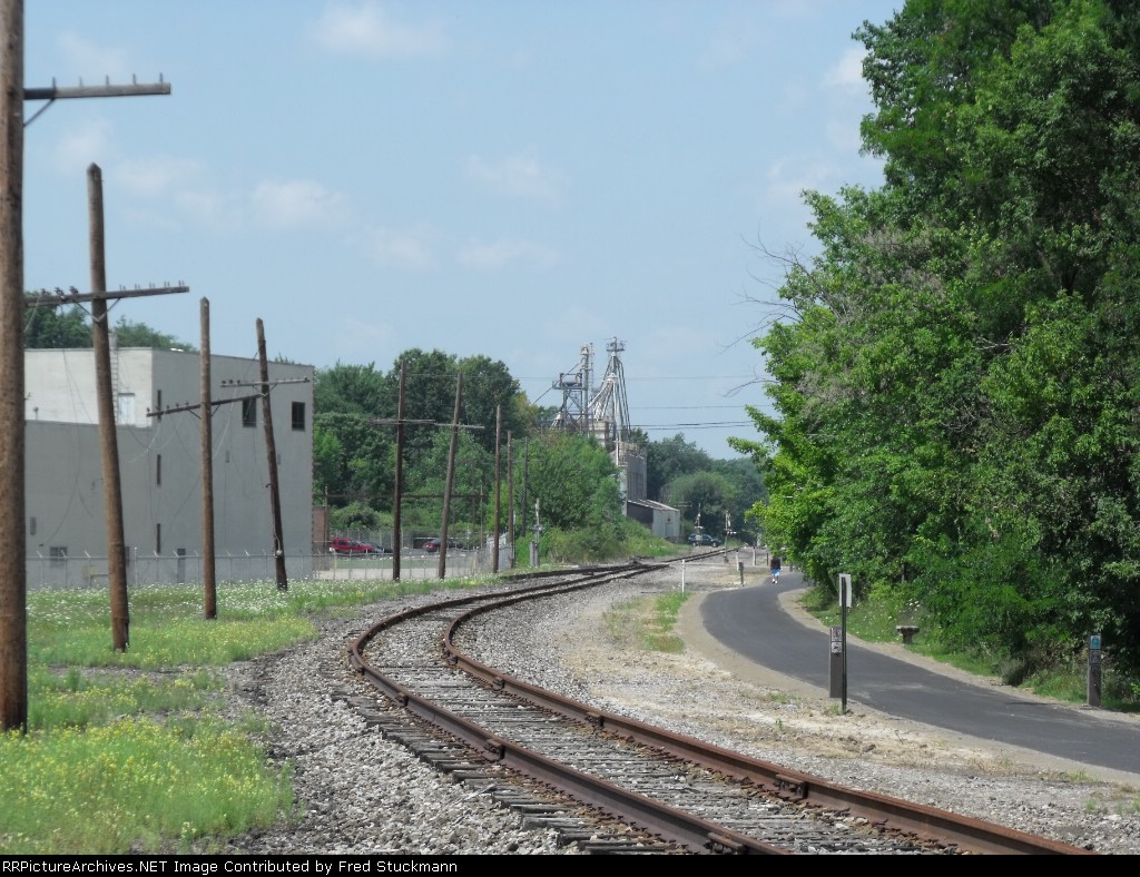 View west at Cleveland Rd.
