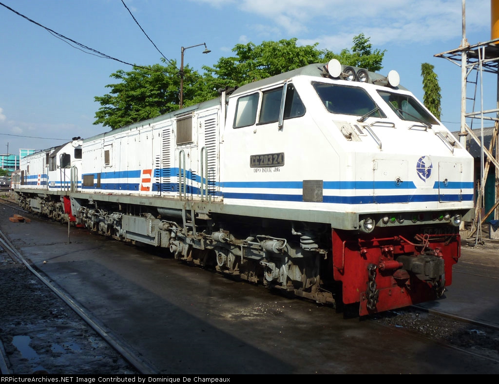 Safety cab equipped GE U20C, Pasar Turi depot, Surabaya, Java, Indonesia