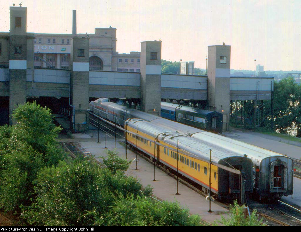 1013-23 Westbound Amtrak North Coast Hiawatha arrives Mpls GN Depot