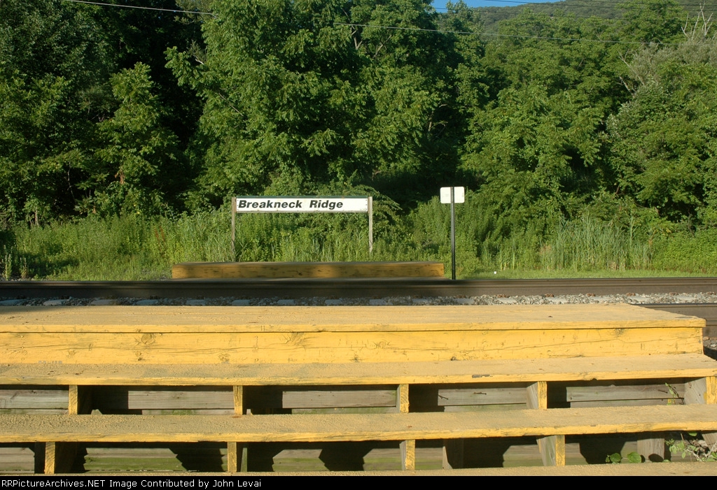 MNR Station Sign