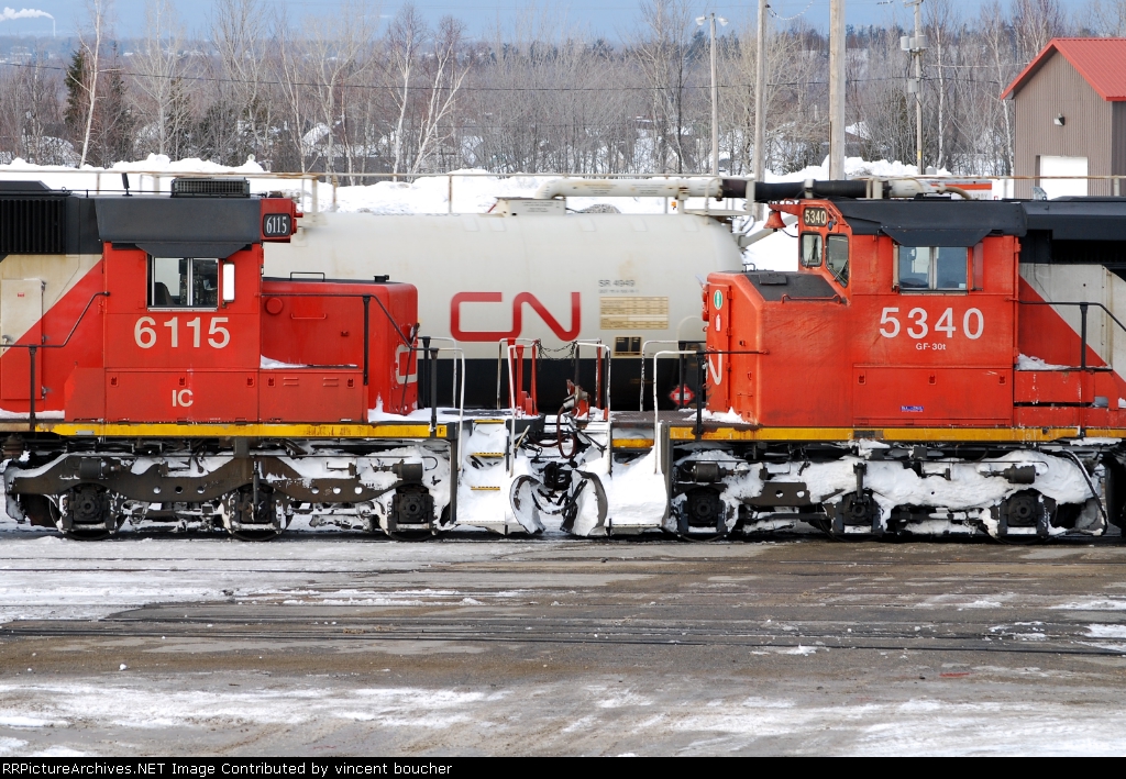 CN SD40-2W VS IC SD40-2
