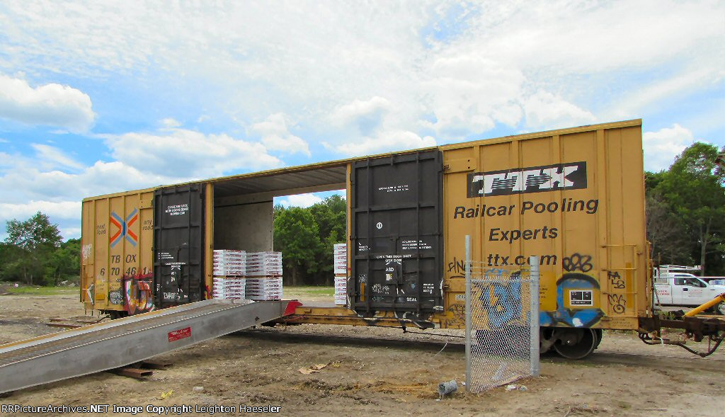 TBOX 670461 unloading