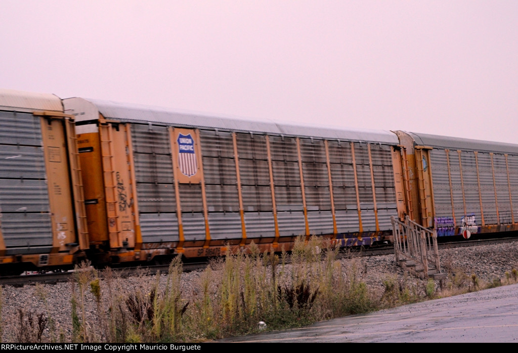 SP UP Autorack with graffiti