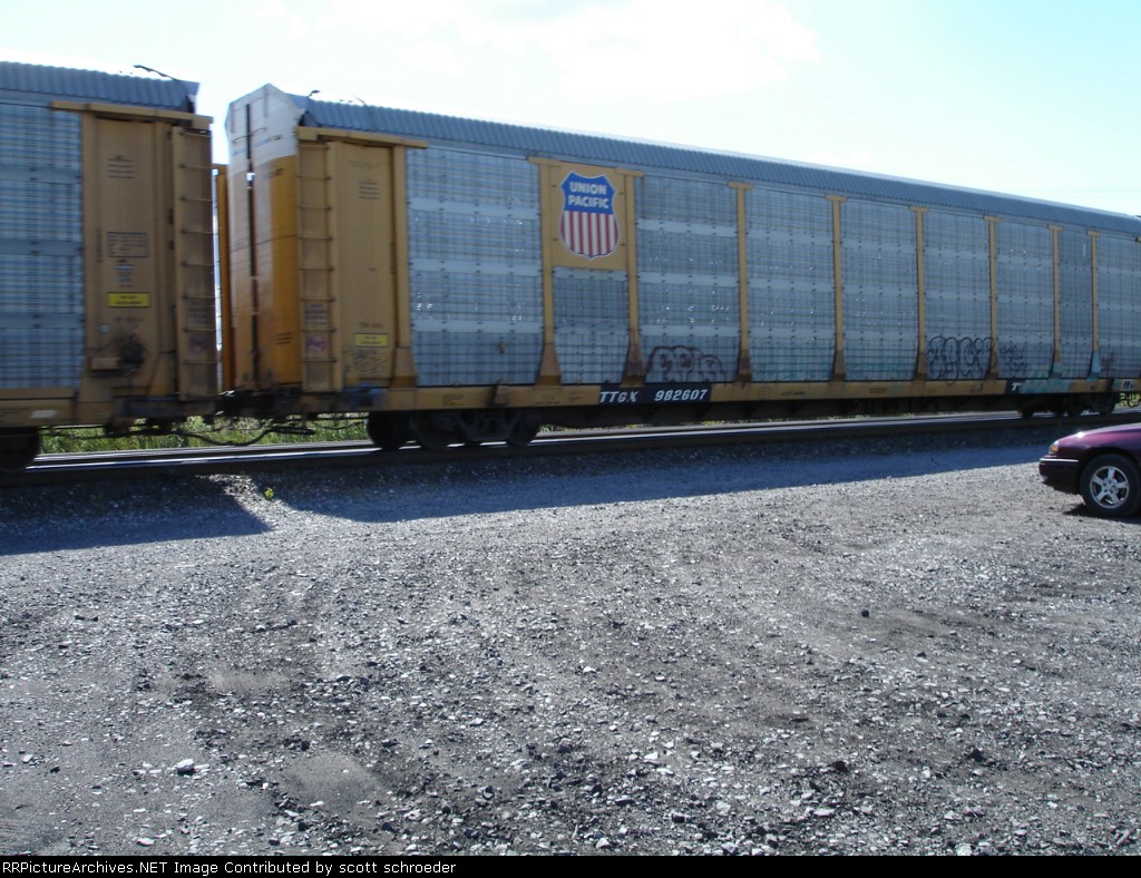 TTGX 982607 (UP) Autorack WB