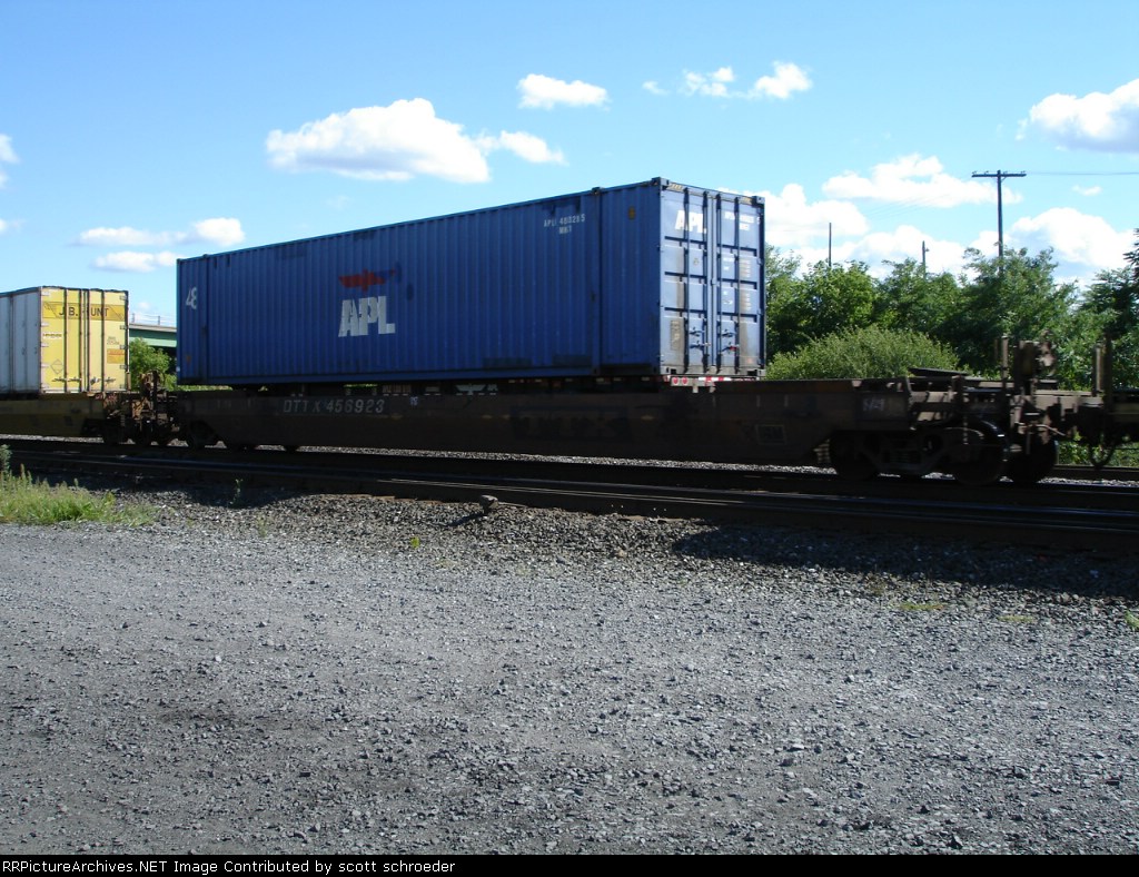 DTTX 456923 Double Stackcar w/blue APL Container WB