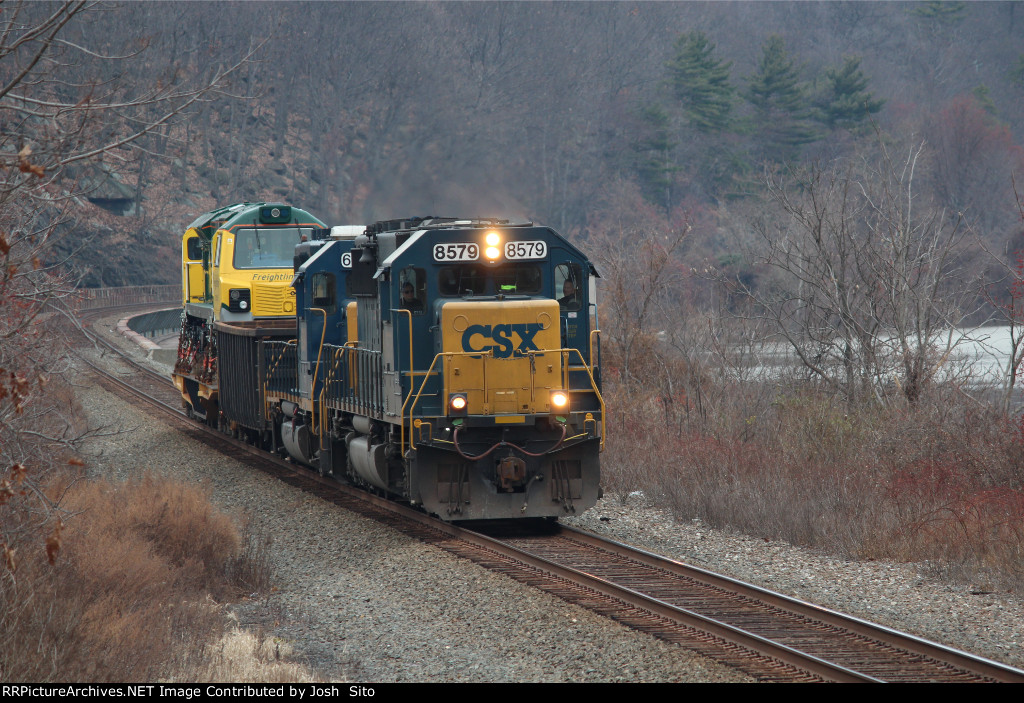 CSX Move Pulls Freightliner Class 70 Through Iona Island
