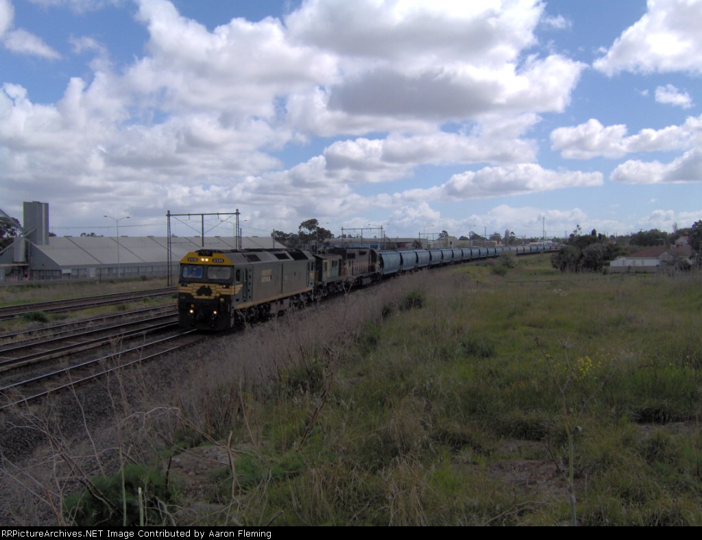 G 535 unkown T class and L270 triple heading a fright train