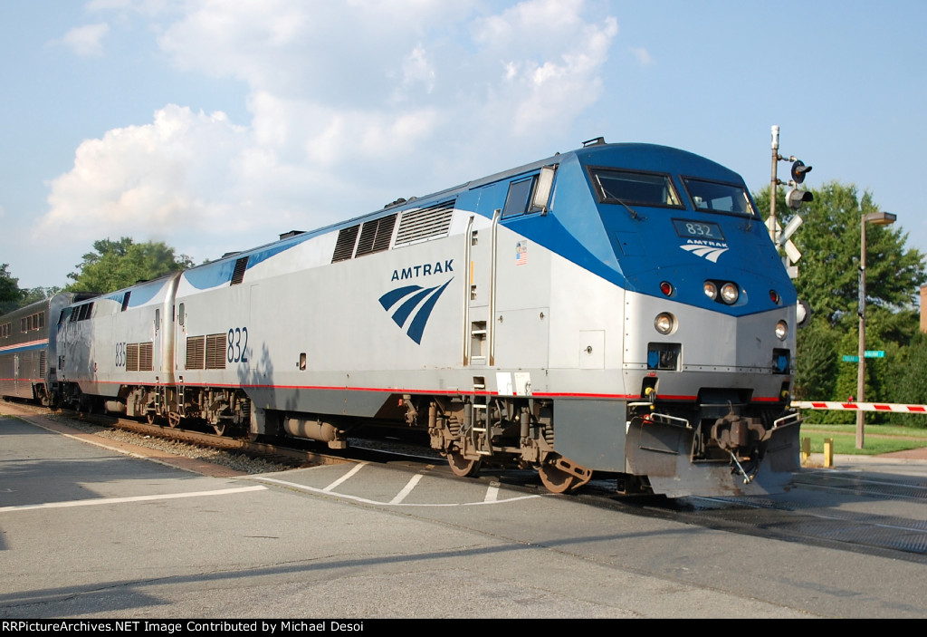 Amtk P-40DC #'s 832 & 835 head the southbound Auto Train passing ...