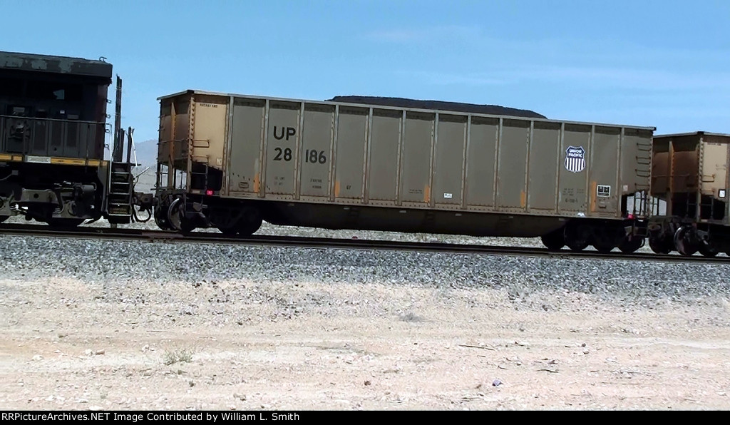 WB Unit Coal Frt at Apex Crossing (6)
