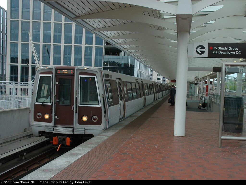 Metro at MoMa-Gallaudet U Station