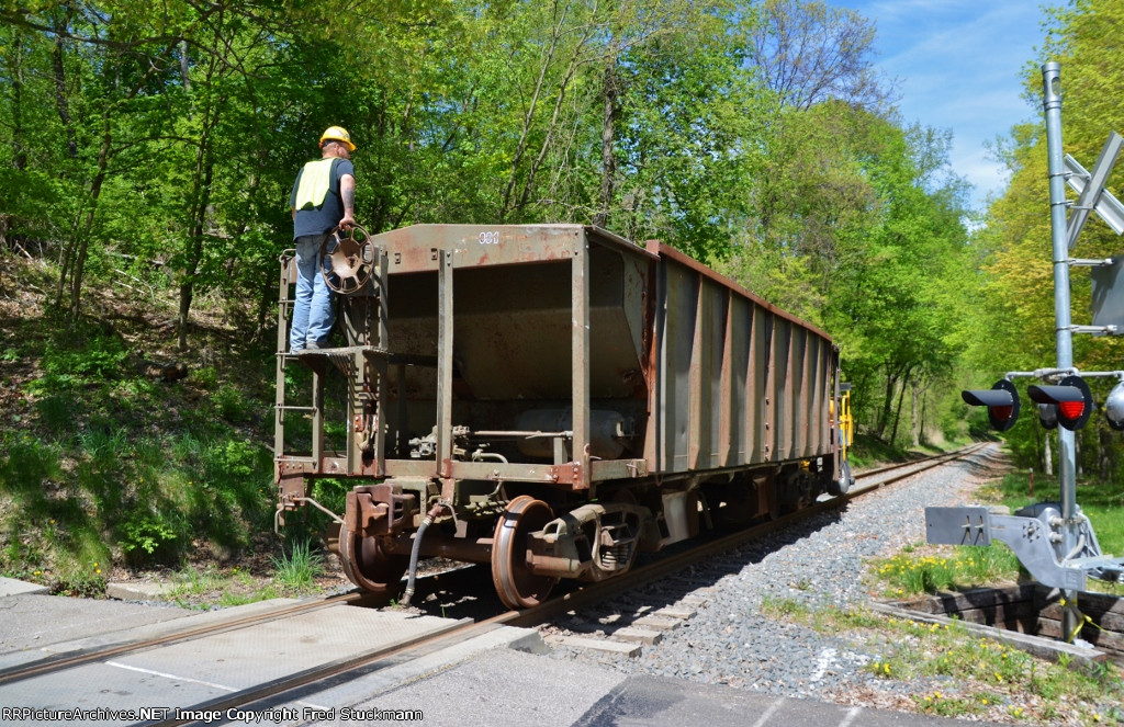 Going down a 1% grade, this gent is in the truest sense, a brakeman.