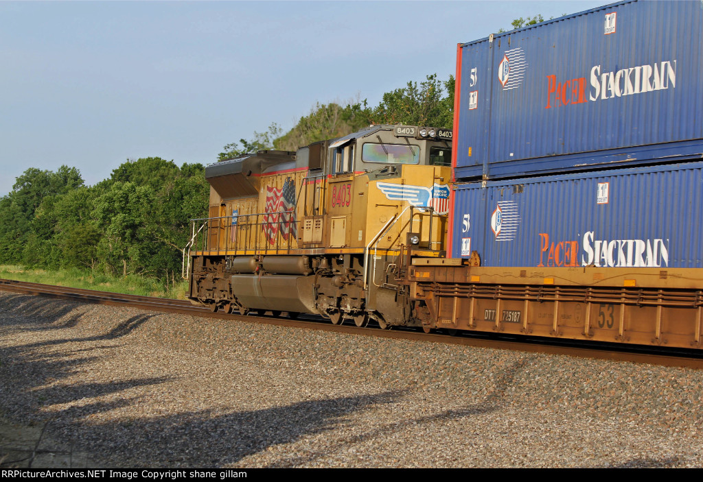 UP 8403 Works Dpu on a EB stack train.