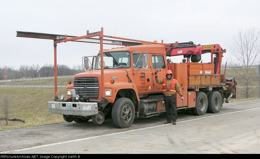 BN 12447 a Ford H 8000