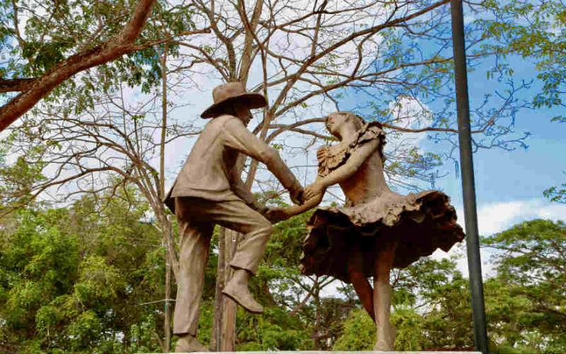 Foto de dos bailarines de joropo