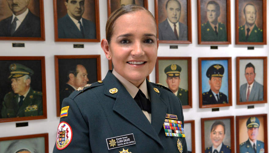 Foto de Clara Esperanza Galvis Díaz con uniforme militar