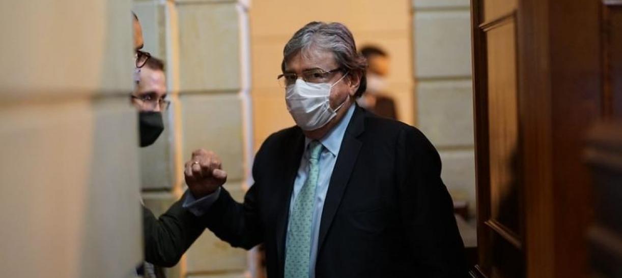 Juez ordenó el arresto del ministro de Defensa