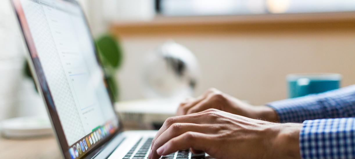 manos laptop sacar rut por internet