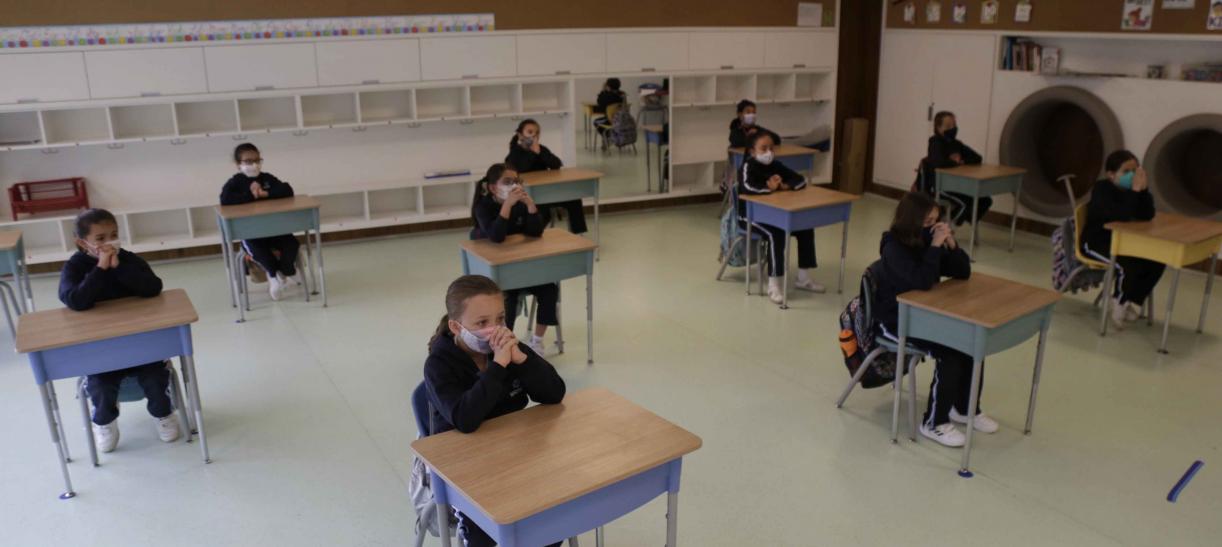 Foto de regreso a la presencialidad en colegios de Bogotá.
