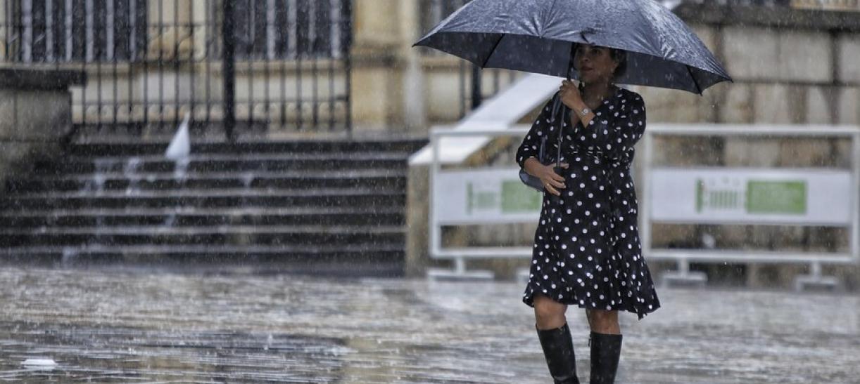 Fuertes lluvias en la Plaza de Bolívar, en Bogotá.