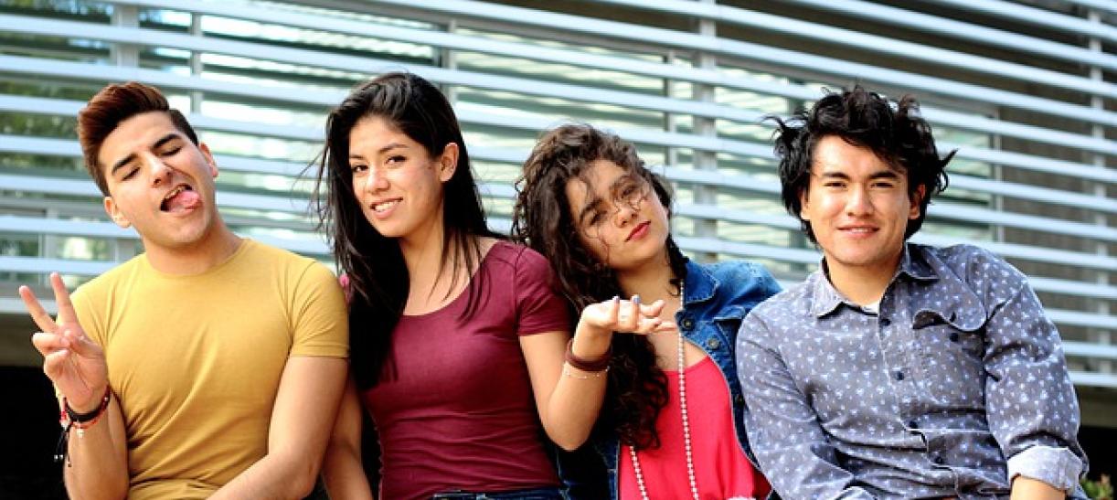 Foto de cuatro jóvenes estudiantes.Ilustra nota sobre Beca en Marruecos para colombianos.