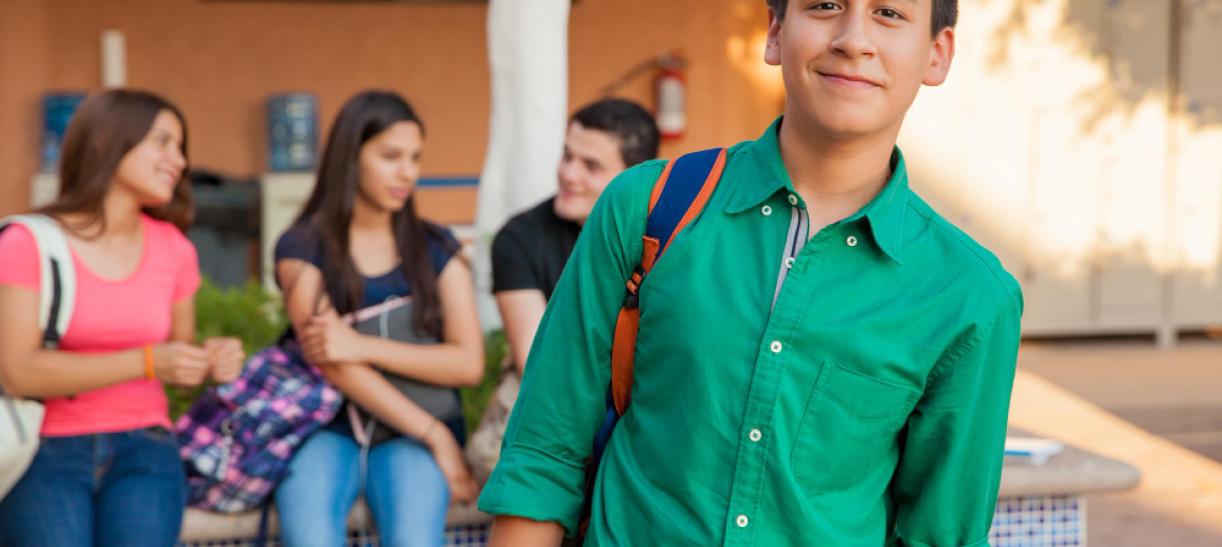 Estudiante en primer plano. Ilustra nota de convocatoria 2023 de carreraas del SENA.
