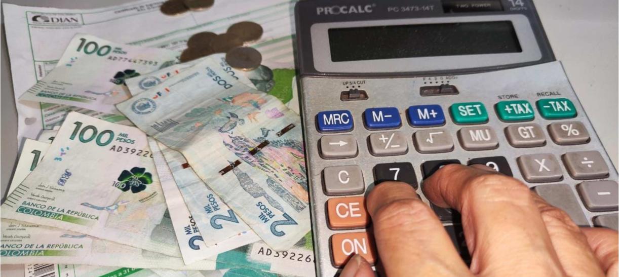 Persona natural declarando renta de acuerdo a los plazos establecidos para 2023