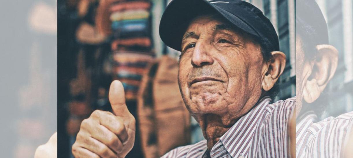 Hombre la tercera edad. Ilustra nota sobre pagos de Colombia Mayor.