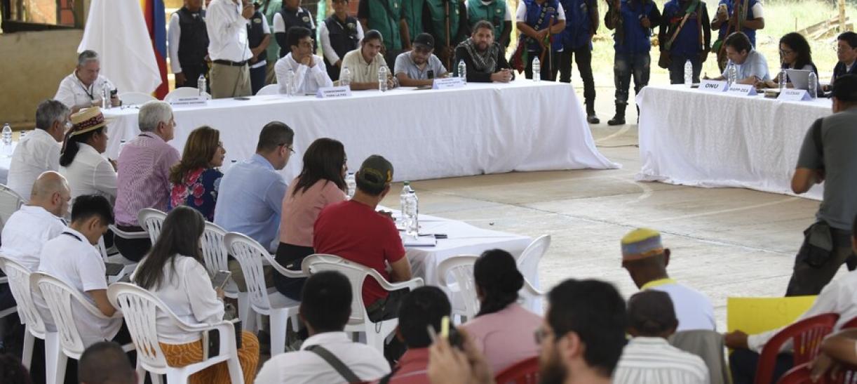 Gobierno y EMC de FARC: instalan diálogos e inicia cese al fuego.
