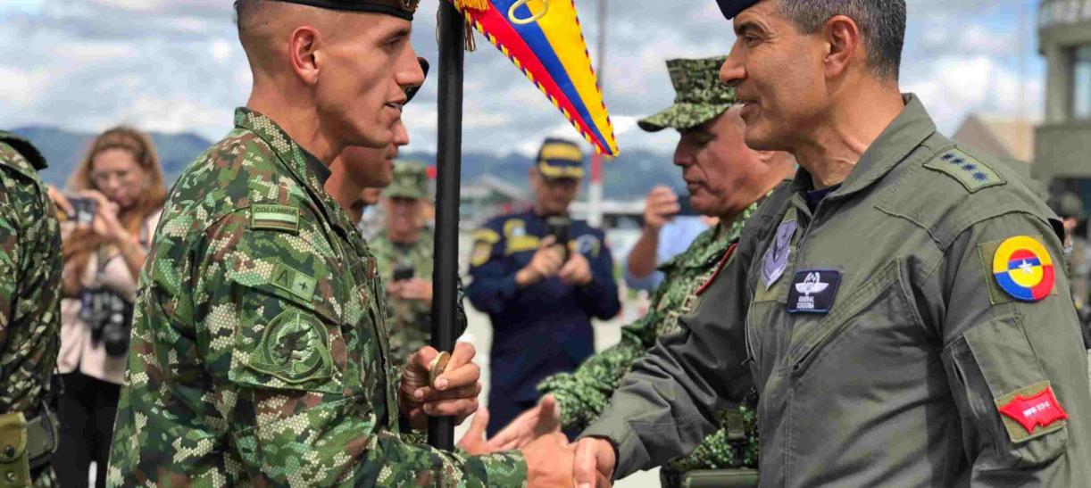 Militares jóvenes podrán acceder a educación superior gratis