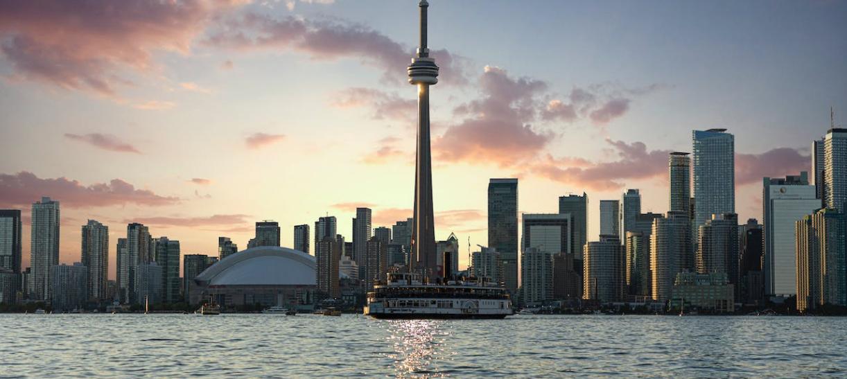 Toronto, Ontario, Canadá. Ilustra nota de vacantes de trabajo del SENA en Canadá y Alemania.
