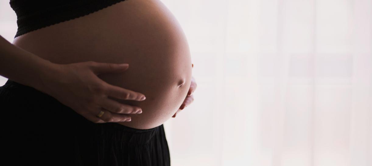 Mujeres embarazadas: Derechos en contrato de prestación de servicios