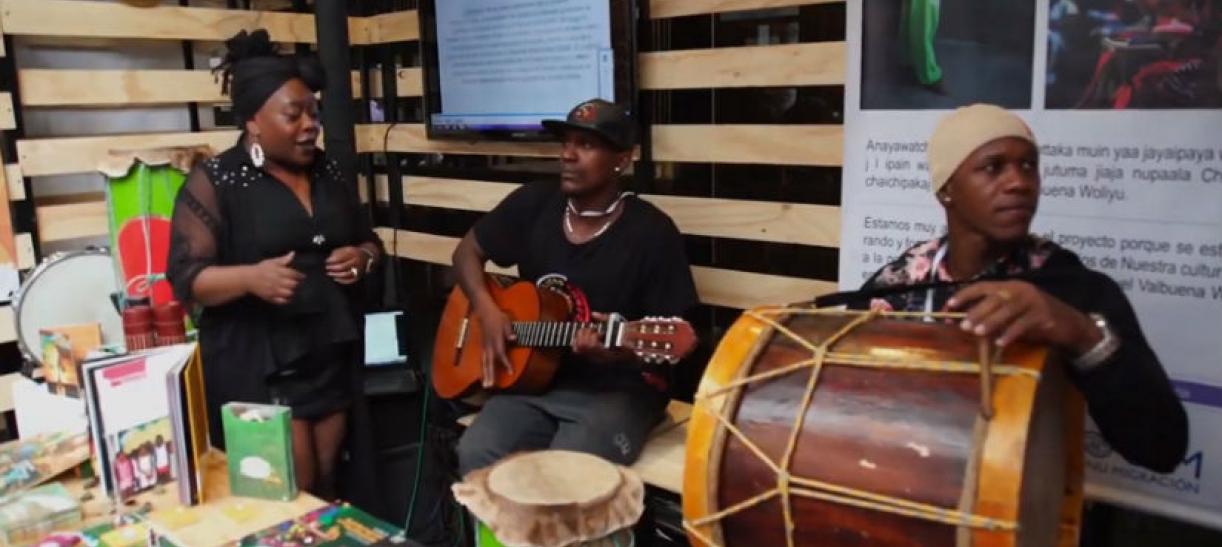 Imagen de tres músicos afrocolombianos