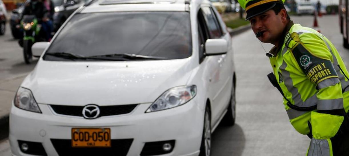 Policía inspecciona pico y placa en bogotá