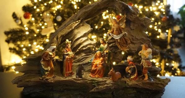 ¿Qué significan el árbol, el pesebre y los demás símbolos navideños?