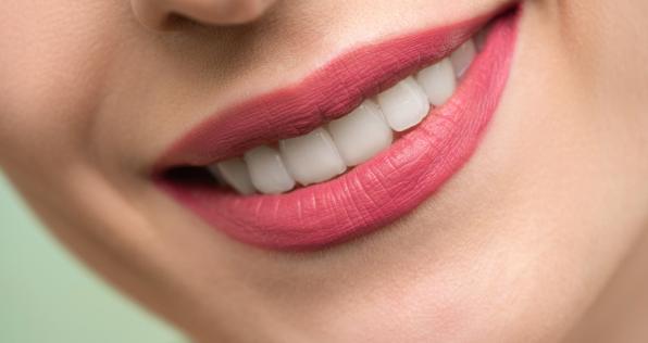 ¿Quieres cuidar tus dientes? Sigue estos consejos