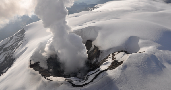 Rutas de evacuación y líneas de emergencia ante una erupción del volcán Nevado del Ruiz