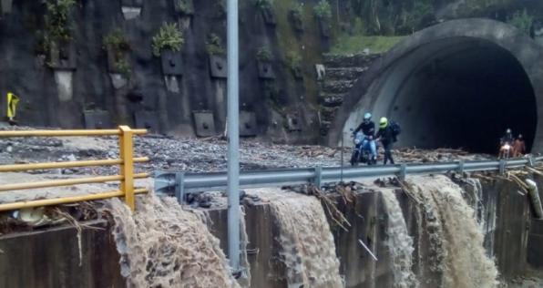 La vía Villavicencio – Bogotá continúa cerrada