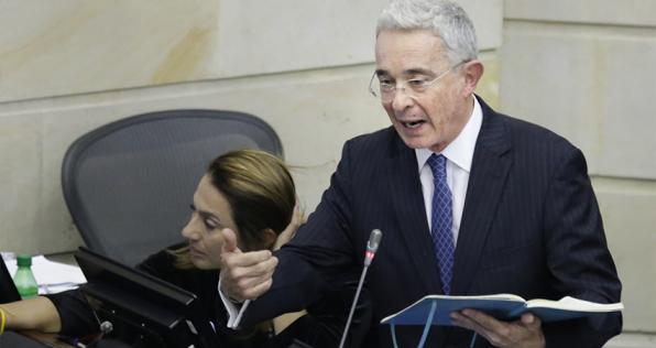 La renuncia de Uribe al Senado y más noticias para este martes