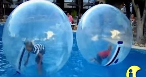 ¿Qué tan seguros son los globos acuáticos para los niños?