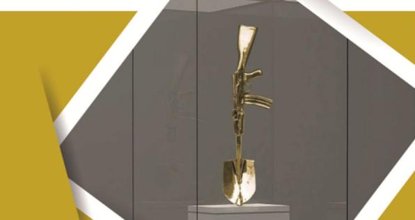 El fusil AK 47 que se convirtió en ‘Pala de la Paz’