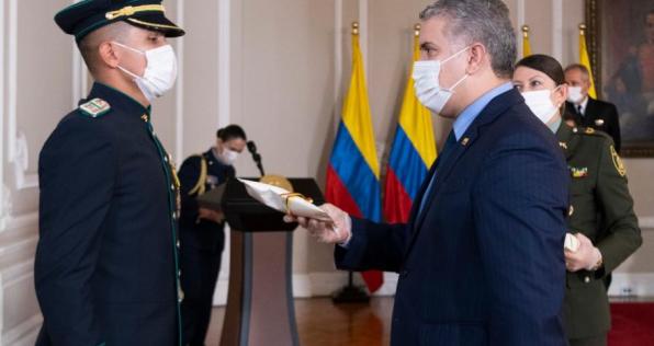 Sentido homenaje a cadetes que fallecieron en atentado